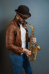 Plakat saxophonist male musician in a hat playing, saxophone player