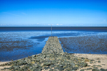 Buhne am Strand der Nordsee in Cuxhaven