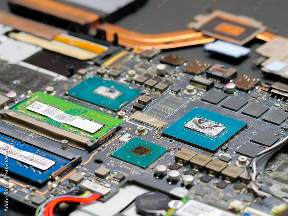 Aufkleber old thermal paste on the gpu of laptop. applying thermal paste to the laptop processor.
