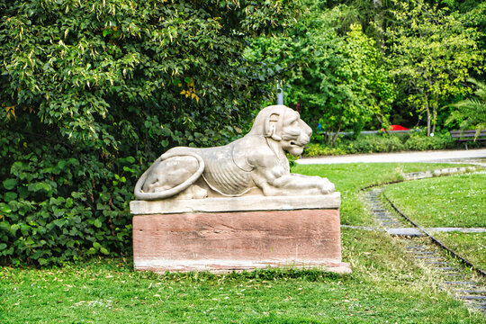 statue of a lion