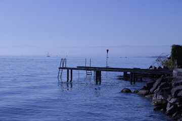 rive du lac L&eacute;man, ponton et plongeoir