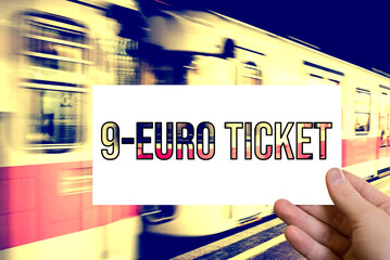 Ein Zug und 9 Euro Ticket - obrazy, fototapety, plakaty