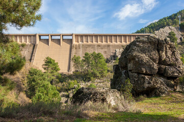 Fototapeta na wymiar Cancho del Fresno reservoir, Canamero, Spain