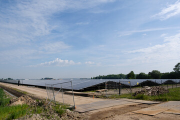 Zonnepark in aanbouw - Solar park under construction