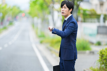 営業のスーツの男性