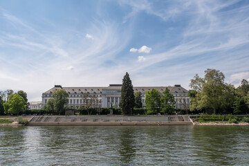 Blick über den Rhein auf das Kurfürstliche Schloss, Koblenz