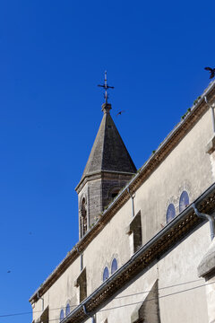 Arrière de l'église St Pierre de Marguerittes dans le Gard - France