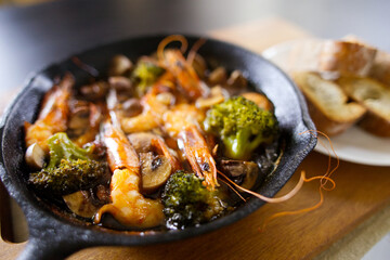 エビのアヒージョで楽しくホームパーティー Homeparty Seafood Gambas Al Ajillo