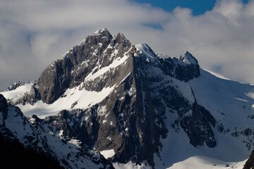 Vista de los Pirineos en primavera
