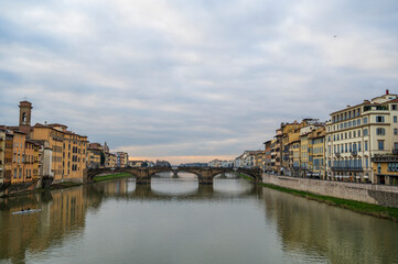 Fototapeta na wymiar Bridge over the river Arno