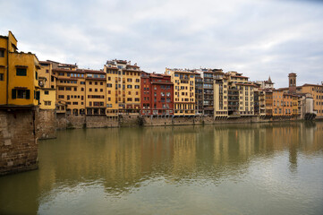 Fototapeta na wymiar Arno river in the center of Florence