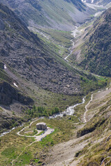 Refuge du Gioberney depuis les chemins de randonnée du Lac du Lauzon dans la Vallée du Valgaudemar