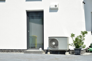 Klimaanlage, Luftwärmepumpe an einem Wohnhaus