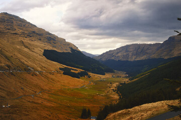 Beautiful shot of a glen valley in West Highlands, Scotland © Journey Dude/Wirestock Creators