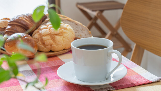 パンとコーヒー｜朝食のイメージ