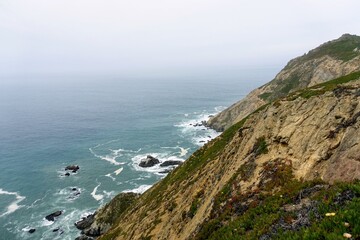 Fototapeta na wymiar A scenic view of the rugged northern california coastline in Point Reyes National Seashore, with endless views of the pacific ocean and steep cliffs