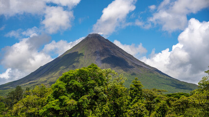 Fototapeta premium Arenal Volcano is an active andesitic stratovolcano in north-western Costa Rica around 90 km northwest of San José, in the province of Alajuela, canton of San Carlos, and district of La Fortuna.
