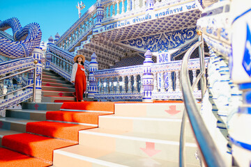 Fototapeta premium Happy family travel in Wat Pak Nam Khaem Nu temple