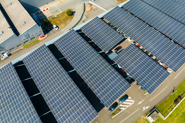 Aerial view of solar panels installed over parking lot with parked cars for effective generation of clean energy - obrazy, fototapety, plakaty