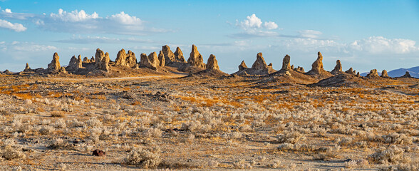 the sun is setting over the Trona Pinnacles in the Mojave Desert, California
