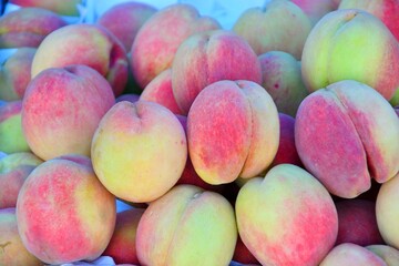 Ripe peaches (from Lat. Persicus) of the new harvest are sold at the bazaar 