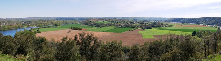 Photo panoramique du cingle de Trémolat, boucle de la rivière Dodogne en Périgord noir