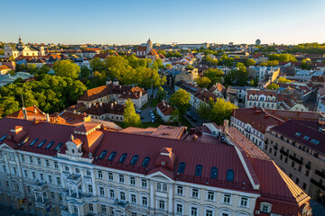 Obraz premium Aerial spring evening view in sunny Vilnius old town
