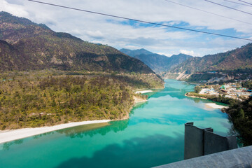 Alaknanda River between Srinagar and Rudraprayag in the Garhwal Region of Uttarakhand, India. 21st january 2022.