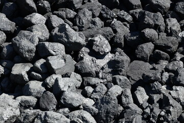 Skład węgla kamiennego opałowego przygotowany do zimy.