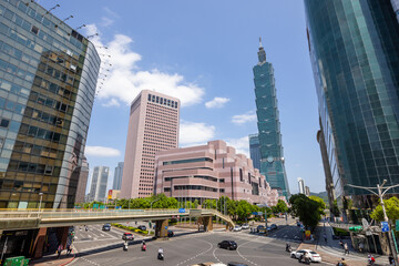 Fototapeta na wymiar Taipei city skyline and city life