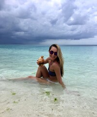 Fototapeta premium woman on the beach