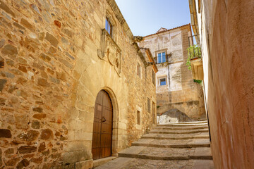 Fototapeta na wymiar Picturesque street in Cáceres historical district, Extremadura, Spain