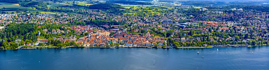 Fototapeta na wymiar Überlingen am Bodensee in Deutschland - Luftbildpanorama