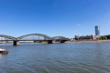 Fototapeta na wymiar The iconic Hohenzollern Bridge, Cologne, Germany
