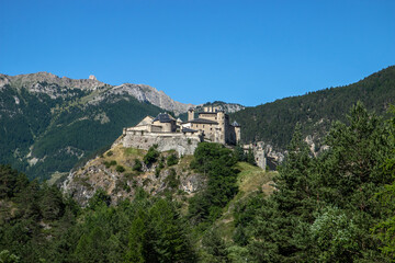 Château de Fort Queyras en été ,  Hautes-Alpes France - obrazy, fototapety, plakaty