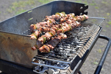 Barbeque di pasquetta con spiedini alla brace