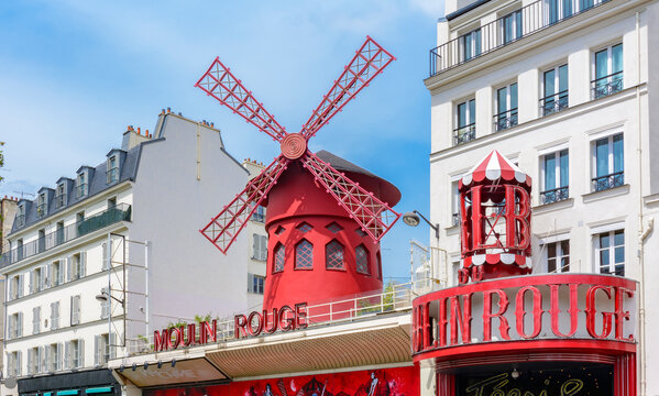 Cabaret "Moilin Rouge" in Montmartre, Paris, France
