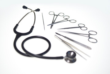 instruments de chirurgie - ciseaux, scalpel, pinces, stéthoscope
