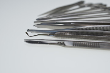 instruments de chirurgie - ciseaux, scalpel, pinces