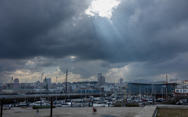 Fototapeta premium Rays of sunlight through the clouds.