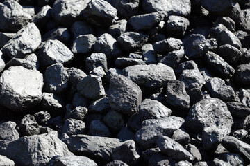Skład węgla kamiennego opałowego przygotowany do zimy. - obrazy, fototapety, plakaty