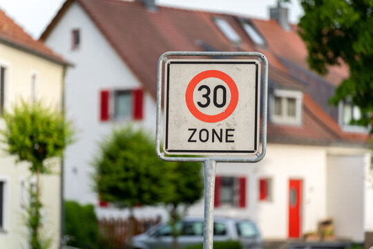 Schild | Hinweis | Zone 30 | Geschwindigkeitsbegrenzung