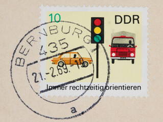 briefmarke stamp vintage retro alt old straßenverkehr traffic light ampel ddr 10 auto lkw laster...