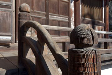 長弓寺　本堂の木製の擬宝珠　奈良県生駒市