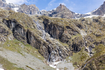 Cirque du Gioberney depuis les chemins de randonnée du Lac du Lauzon dans la Vallée du Valgaudemar