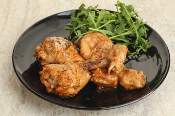 Roasted chicken leg with rucola