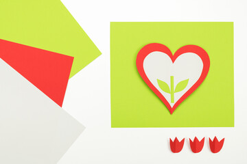 DIY and children's creativity. Step-by-step instructions: how to make a card in the form of a heart with a tulip flower. Step 3. Bonding of parts.