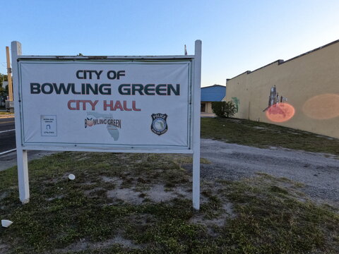 City of Bowling Green Florida , City hall and police station sign