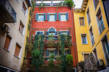 Obraz premium Medieval architecture, old houses with windows, historical house facade in Verona town, Italy