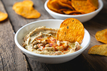 Hummus and crunchy corn chips